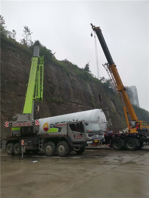 浑源县“不怕风雨冻”—— 吊车的 “恶劣环境适应” 技术